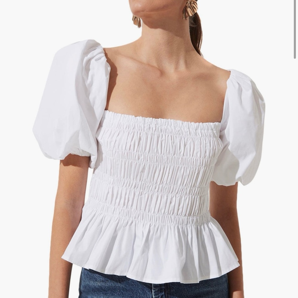 Astr the label white bubble sleeved smocked top size medium EUC